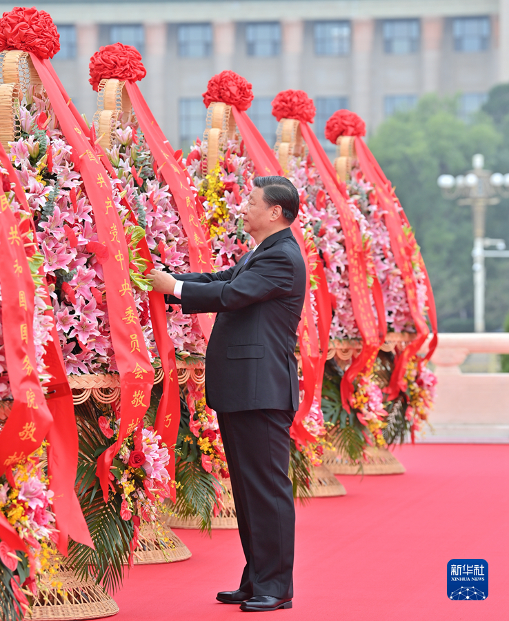 习等党和国家出席烈士纪念日向人民英雄敬献花篮仪式(图1)